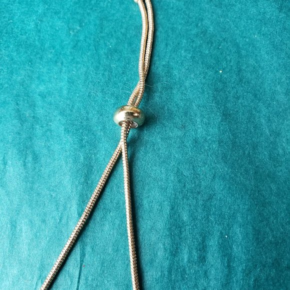 2/10$ Gold tone dainty triangle bracelet - Picture 4 of 4